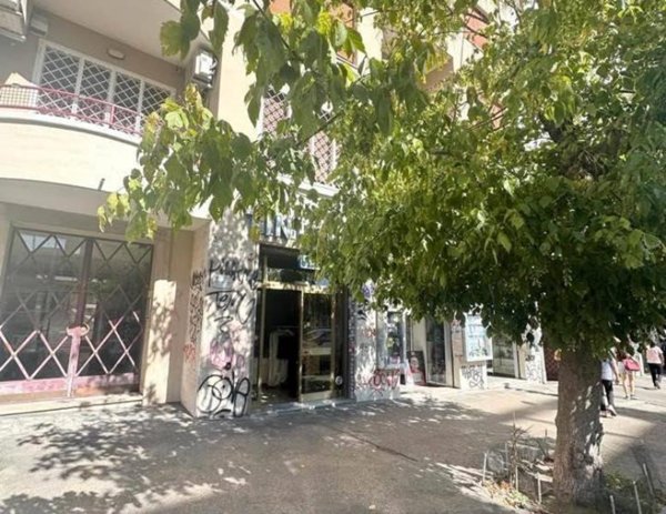 negozio in vendita a Roma in zona Tuscolano