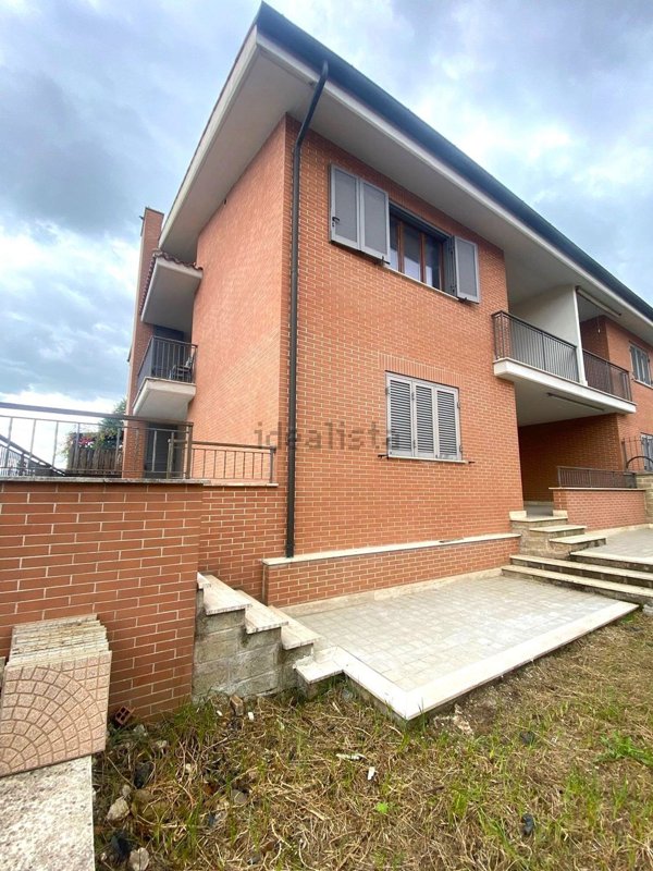 appartamento in vendita a Roma in zona Lunghezza