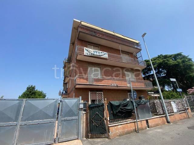 appartamento in vendita a Roma in zona Casal Morena