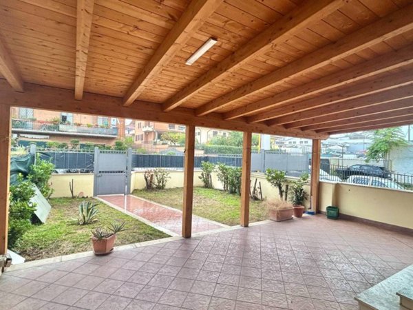 casa indipendente in vendita a Roma in zona Torre Angela