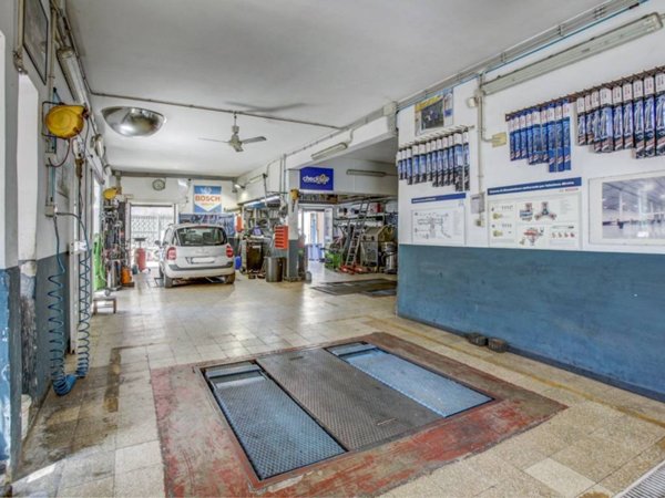 negozio in vendita a Roma in zona Portuense