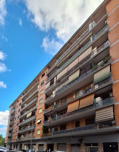 appartamento in vendita a Roma in zona Tuscolano