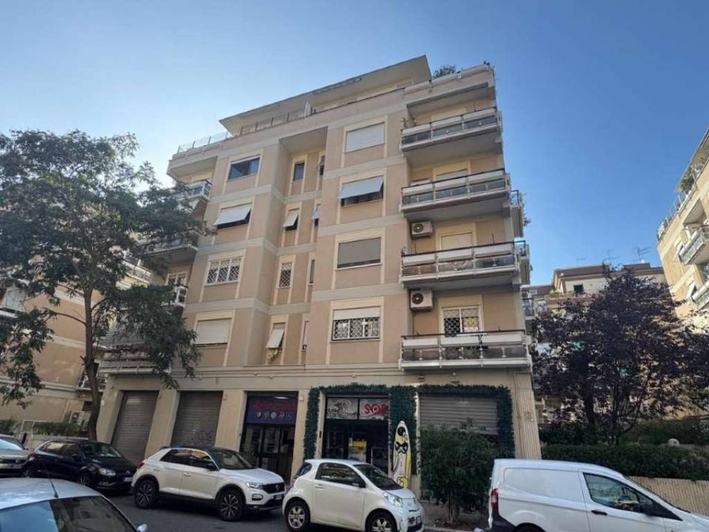 appartamento in vendita a Roma in zona Ostia