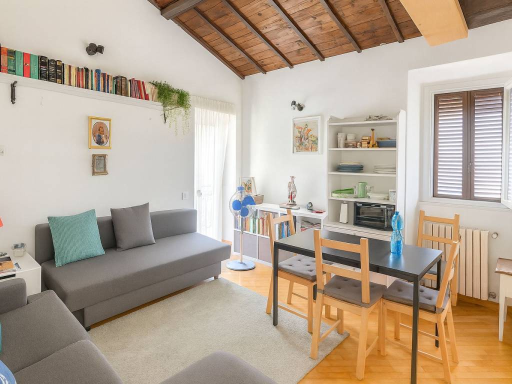 appartamento in vendita a Roma in zona Rione Regola