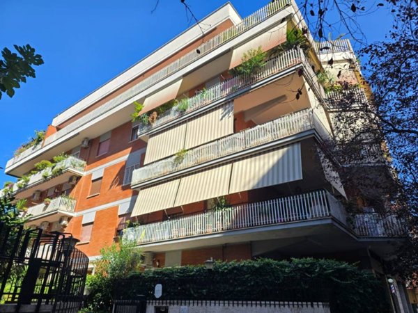 appartamento in vendita a Roma in zona Appio Claudio
