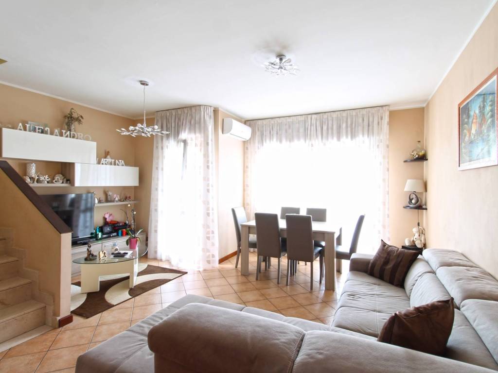 casa indipendente in vendita a Roma in zona Borghesiana