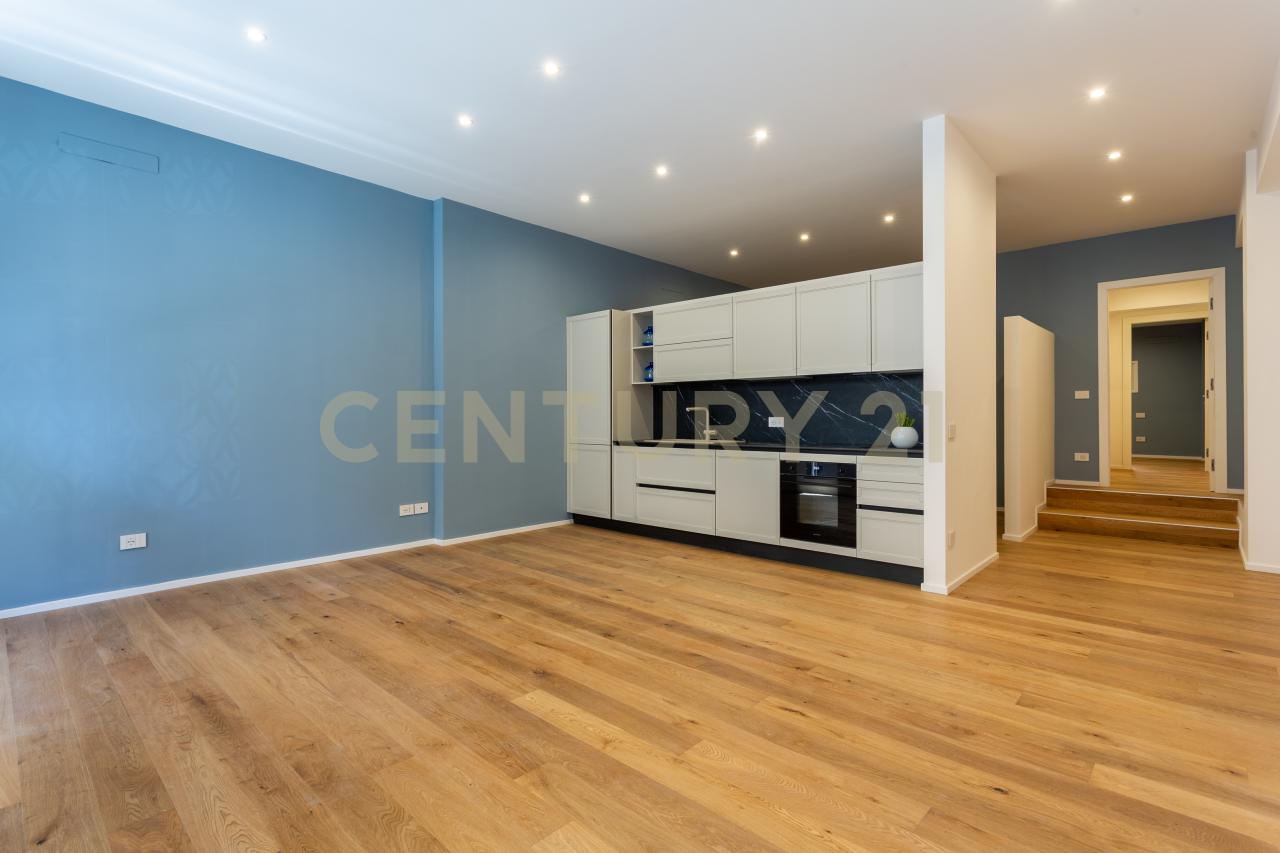 appartamento in vendita a Roma in zona Rione Monti/Campitelli