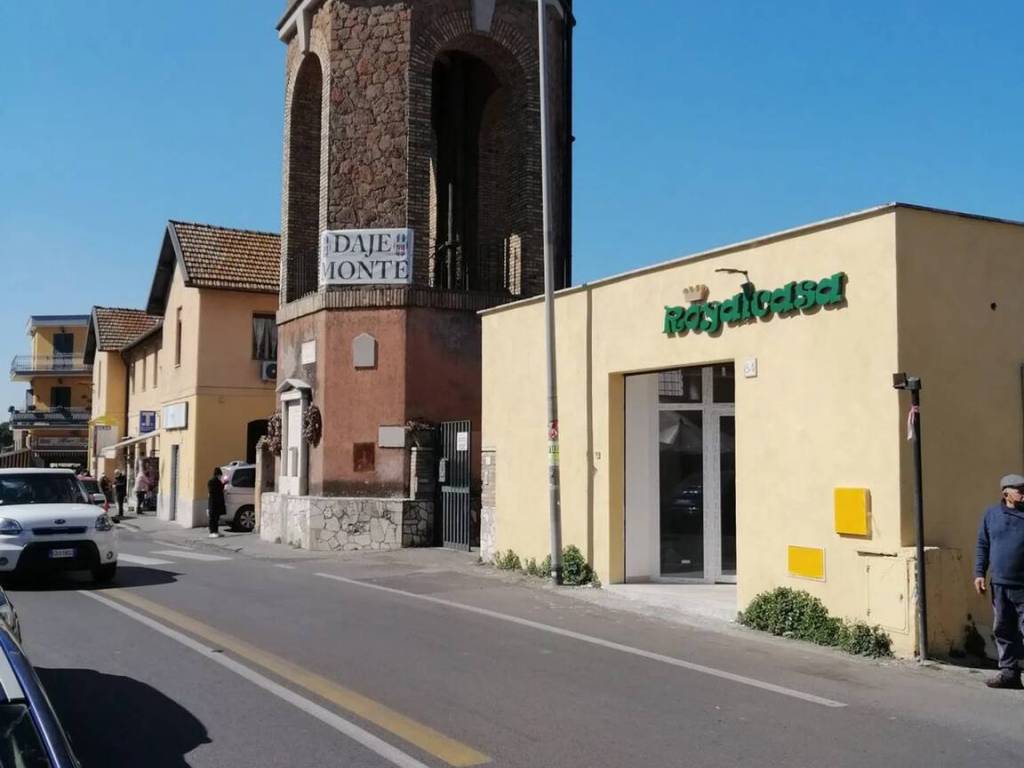 negozio in vendita a Roma in zona Torrevecchia