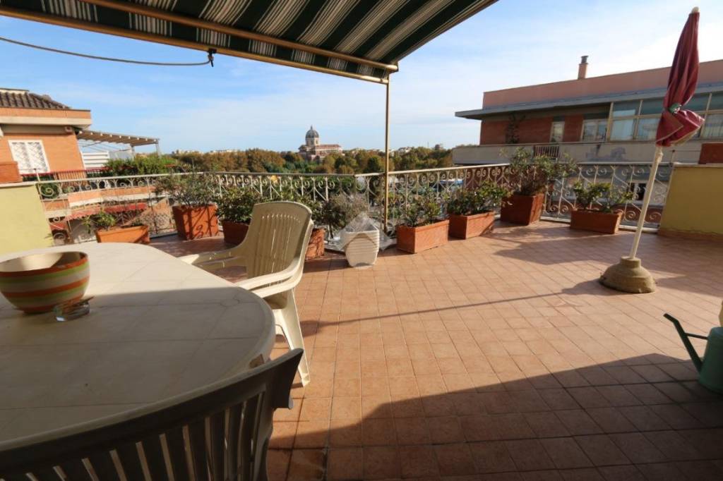 appartamento in vendita a Roma in zona Ostia