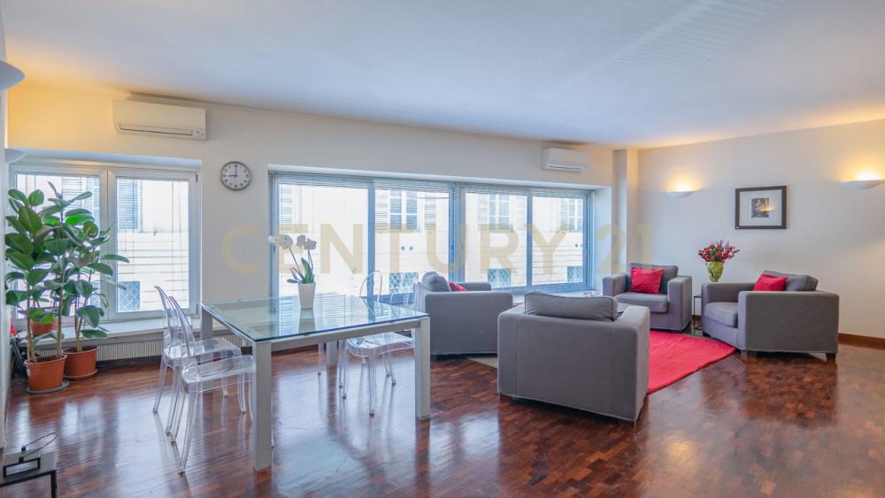 appartamento in vendita a Roma in zona Rione Monti/Campitelli