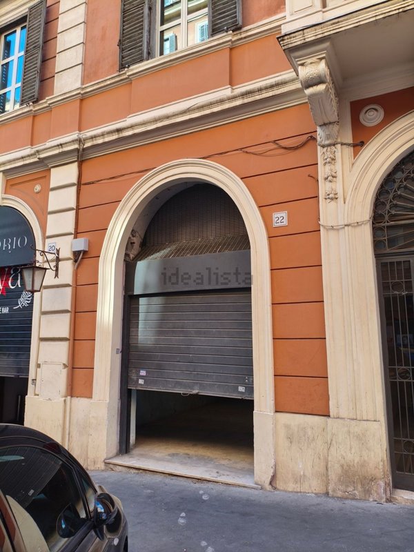 negozio in vendita a Roma in zona Esquilino