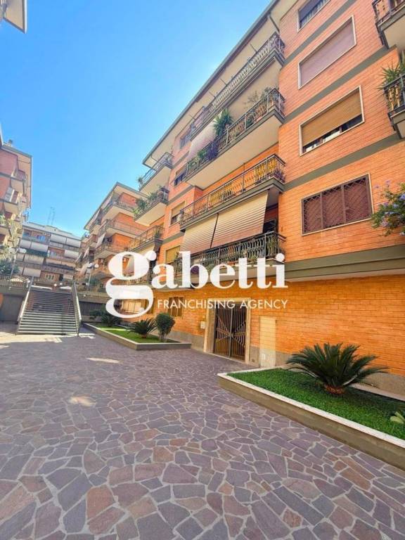 appartamento in vendita a Roma in zona Prenestino-Labicano