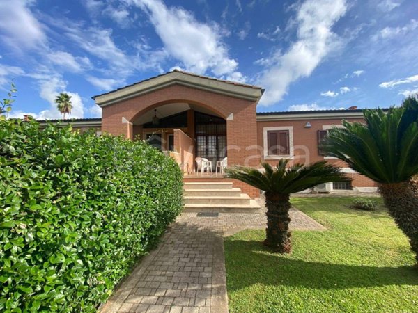 casa indipendente in vendita a Roma