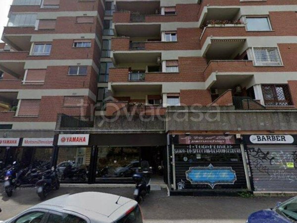 negozio in vendita a Roma in zona Ardeatino