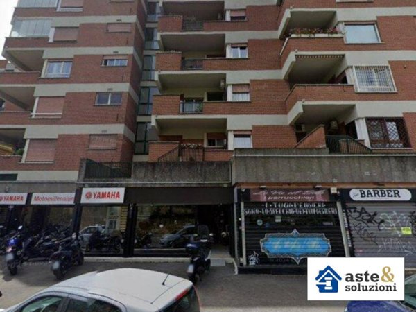 negozio in vendita a Roma in zona Ardeatino