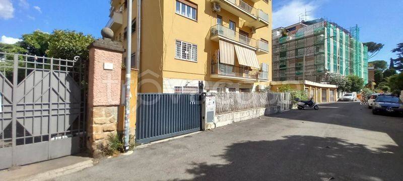 negozio in vendita a Roma in zona Monte Sacro/Talenti