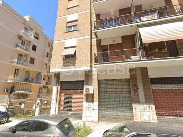 locale commerciale in vendita a Roma in zona Portuense
