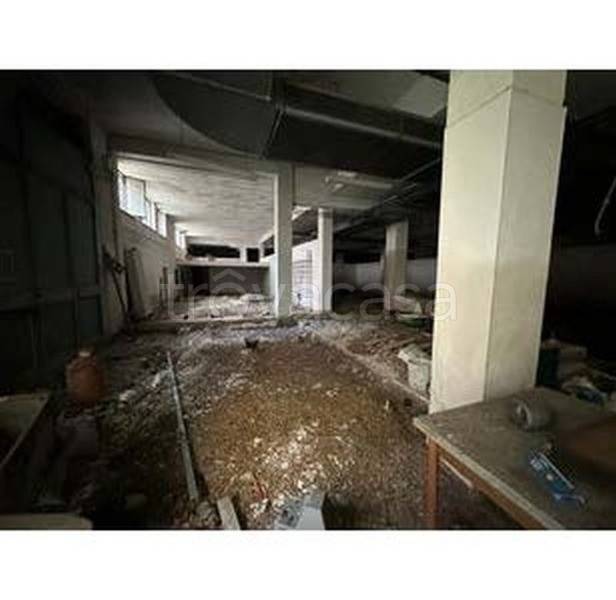 locale commerciale in vendita a Roma in zona Portuense