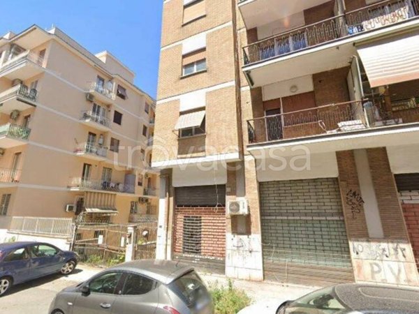locale commerciale in vendita a Roma in zona Portuense