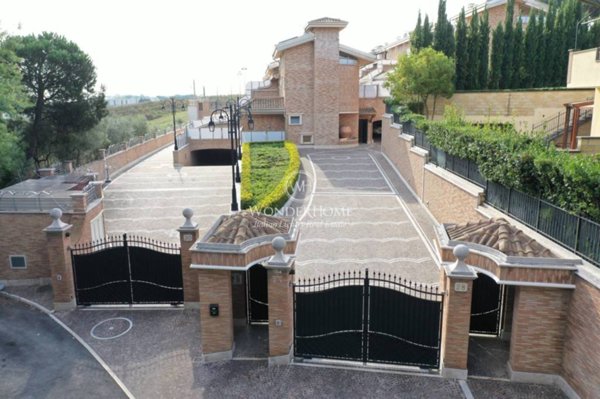 casa indipendente in vendita a Roma