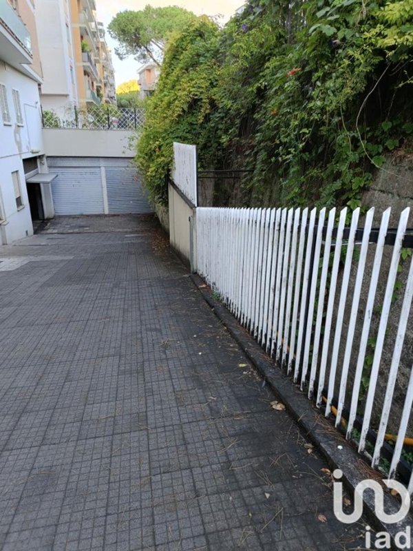 locale di sgombero in vendita a Roma in zona Appio Latino