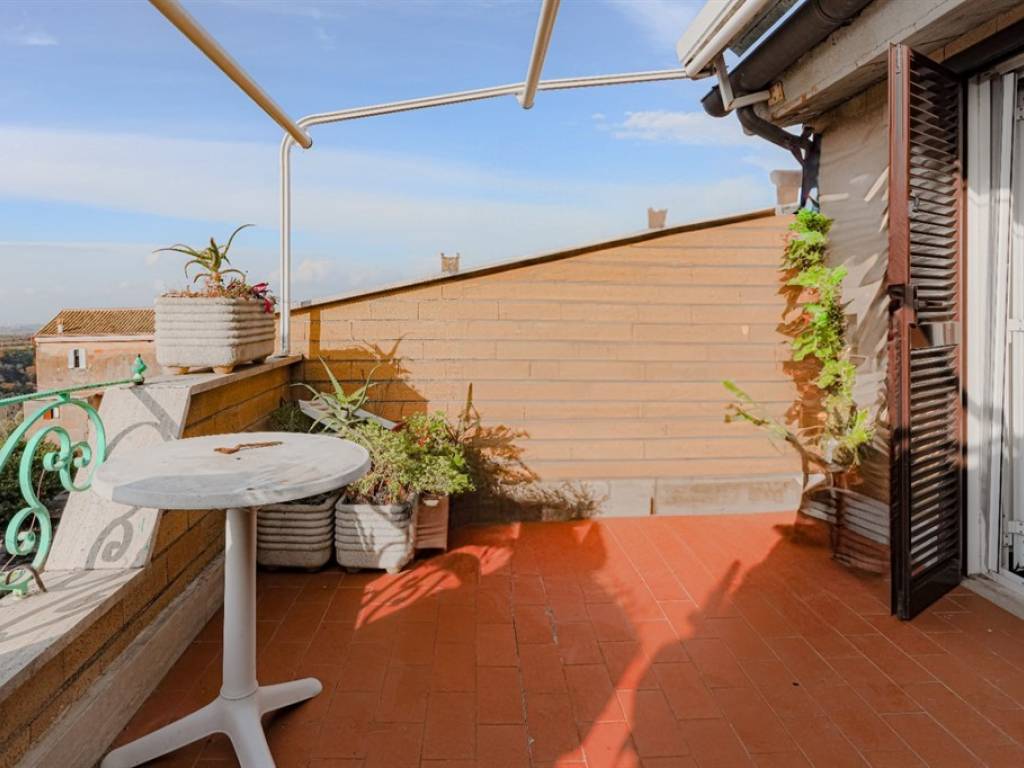 appartamento in vendita a Roma in zona Giardini di Corcolle