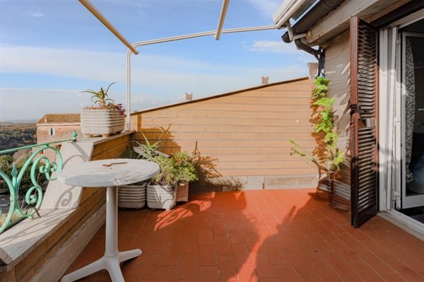 appartamento in vendita a Roma in zona Giardini di Corcolle