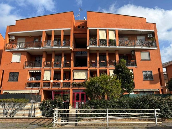 appartamento in vendita a Roma in zona Acilia