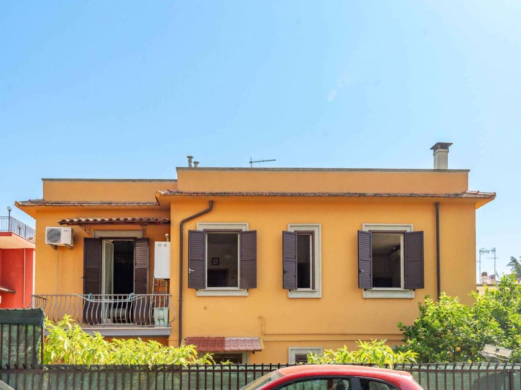 appartamento in vendita a Roma in zona Osteria del Curato