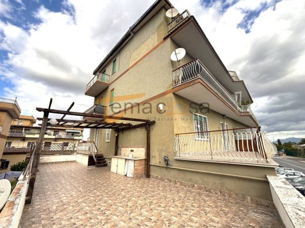 appartamento in vendita a Roma in zona Torre Angela