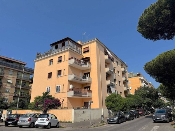 appartamento in vendita a Roma in zona Ostia