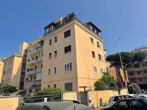 appartamento in vendita a Roma in zona Ostia