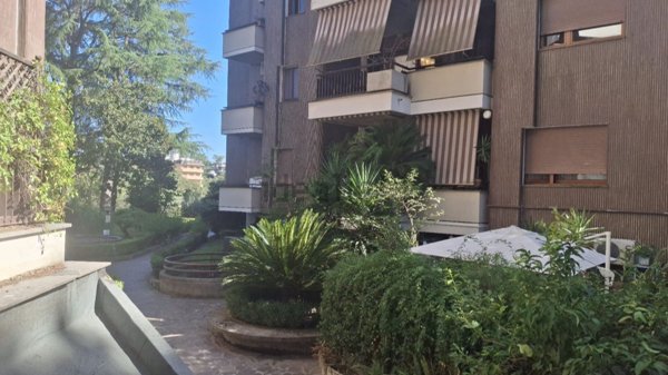 appartamento in vendita a Roma in zona Tomba di Nerone