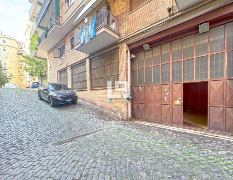 locale commerciale in vendita a Roma in zona Gianicolense