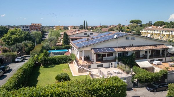 casa indipendente in vendita a Roma in zona Castel di Leva