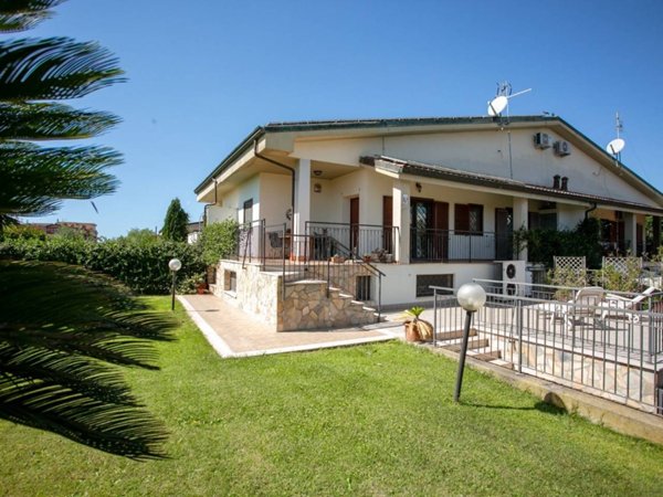 casa indipendente in vendita a Roma in zona Castel di Leva