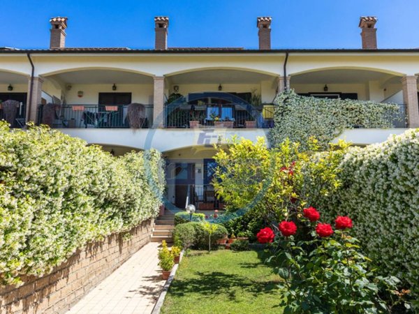 casa indipendente in vendita a Roma in zona Mezzocammino