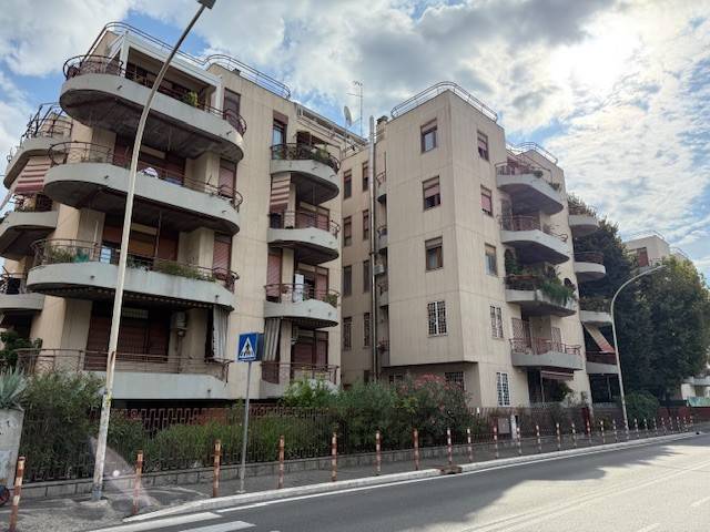 appartamento in vendita a Roma in zona Ardeatino