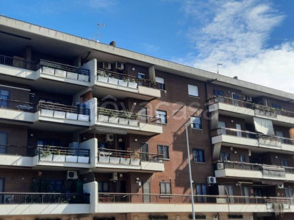 appartamento in vendita a Roma in zona Casal Morena
