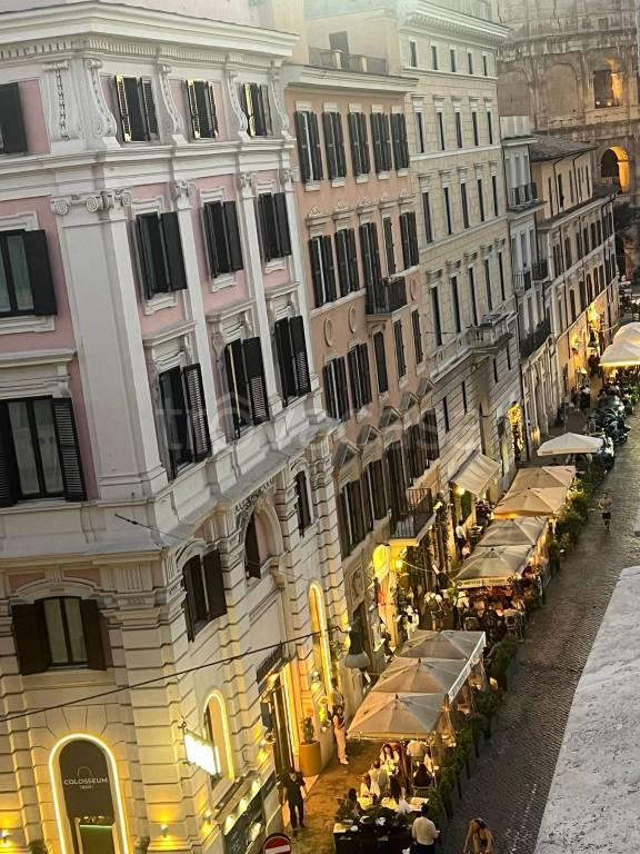 appartamento in vendita a Roma in zona Rione Monti/Campitelli