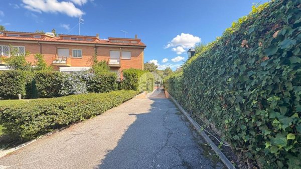 casa indipendente in vendita a Roma in zona Tre Pini - Poggio dei Fiori