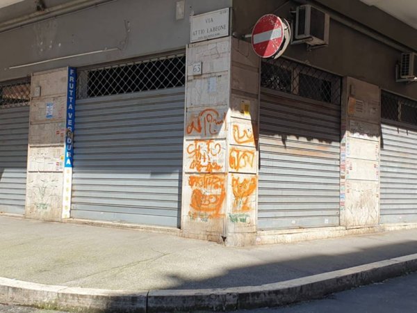 negozio in vendita a Roma in zona Tuscolano