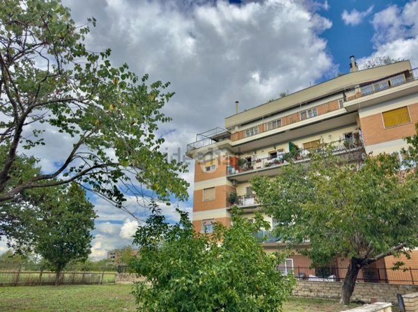 appartamento in vendita a Roma in zona Corviale