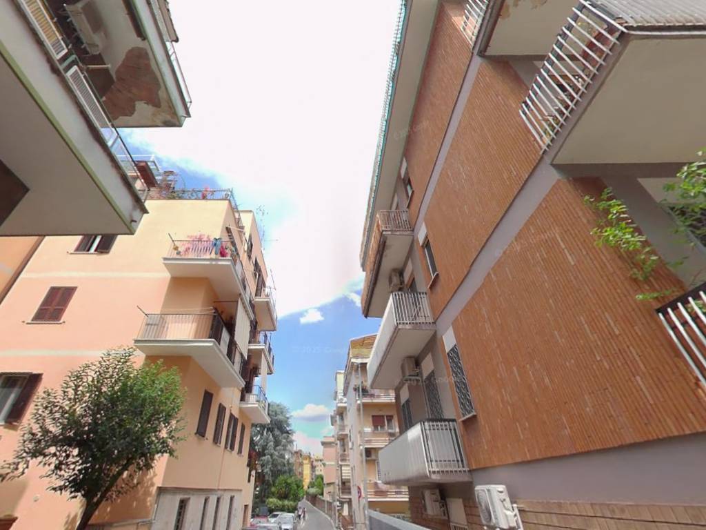 appartamento in vendita a Roma in zona Appio Latino