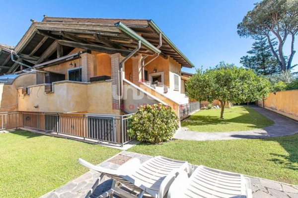 casa indipendente in vendita a Roma in zona Infernetto