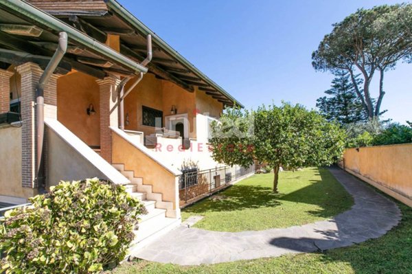 casa indipendente in vendita a Roma in zona Infernetto