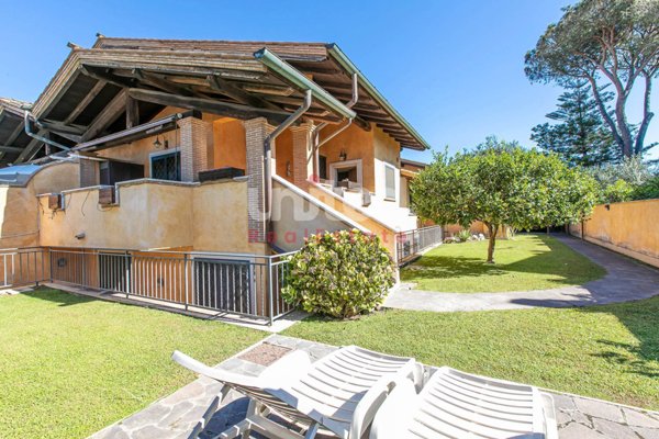 casa indipendente in vendita a Roma in zona Infernetto
