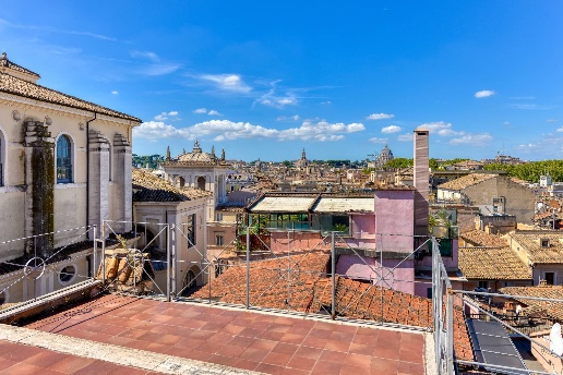 appartamento in vendita a Roma in zona Parione/Sant'Eustachio