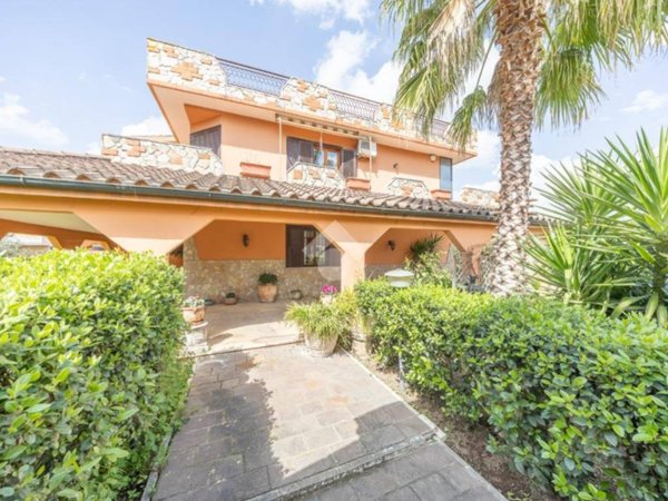casa indipendente in vendita a Roma in zona Collatino