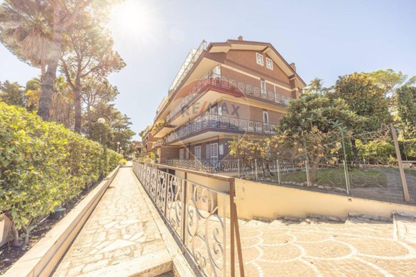 appartamento in vendita a Roma in zona Appio Pignatelli